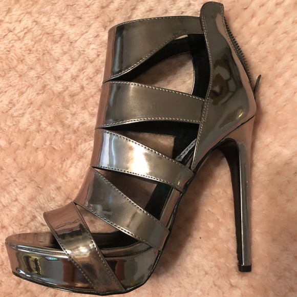 BRAND NEW Steve Madden Pewter Heels - Picture 6 of 7